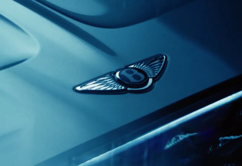 Технологичный интерьер электрического кроссовера Bentley