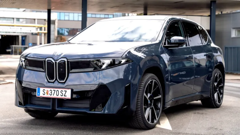 Электрический кроссовер BMW iX3 с дефектом зарядного устройства