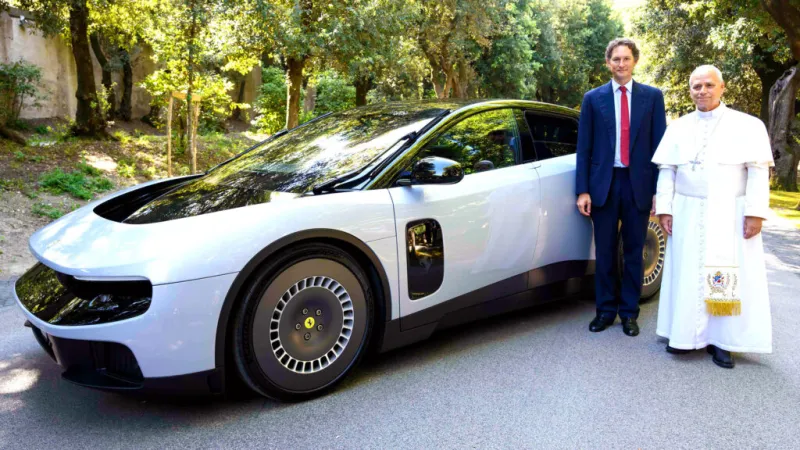 Понтифик Лев XIV безучастен к первому электромобилю Ferrari Luce