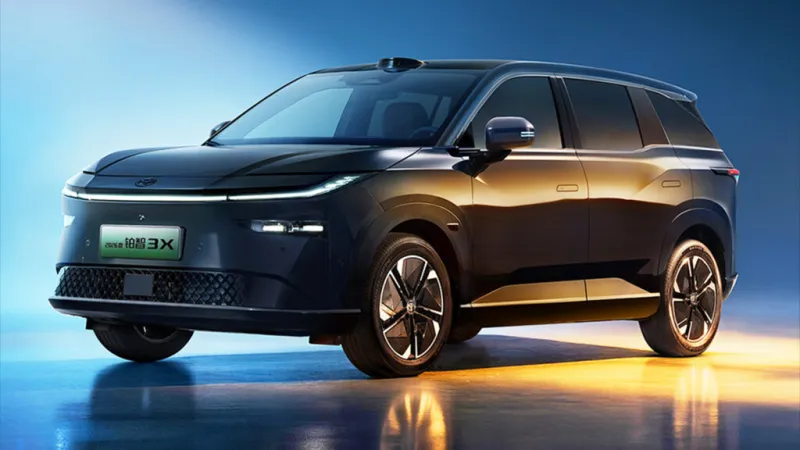 черный электромобиль Toyota стоимостью $16 900, сделан в Китае