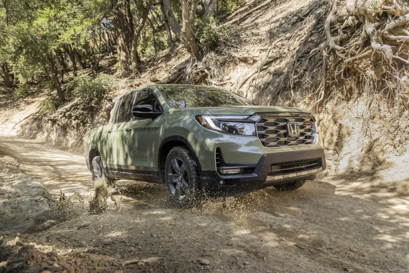 Новый Ridgeline от Honda стремится выглядеть как настоящий pickup, даже если останется кроссовером.