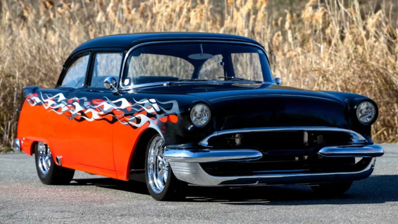 мощный Pontiac Chieftain 1955 с V8 8.3 литра