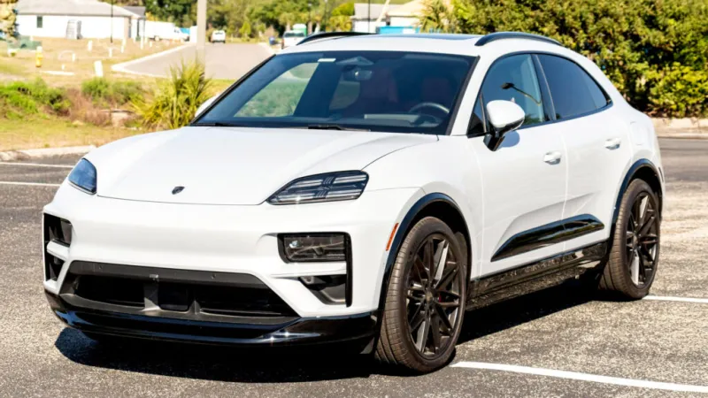 Porsche Macan Turbo Electric потерял более 33 000 долларов стоимости после всего 1500 миль