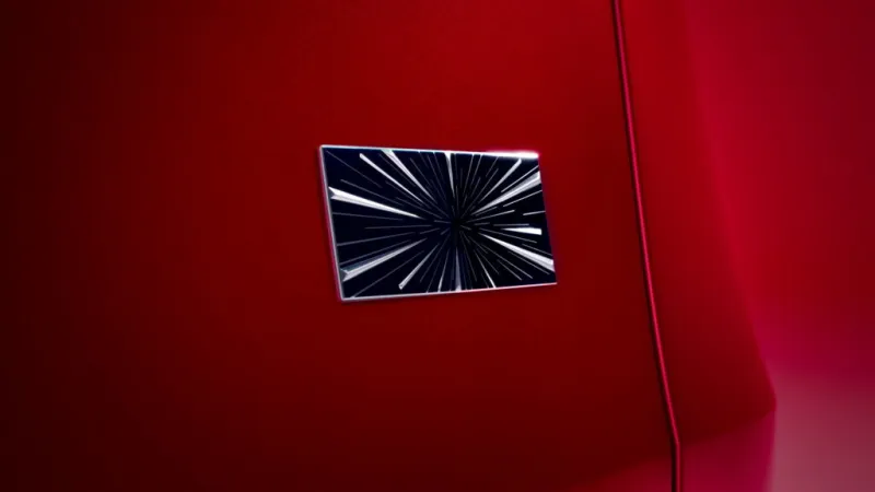 Женщина требует 10 миллионов долларов от Tesla после аварии на Model Y во время тест-драйва, возлагая вину на "безумный" режим