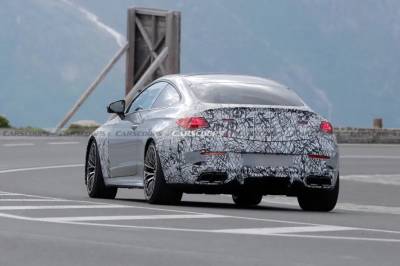 Разработчики Mercedes-AMG готовят к дебюту новый мощный мотор V8