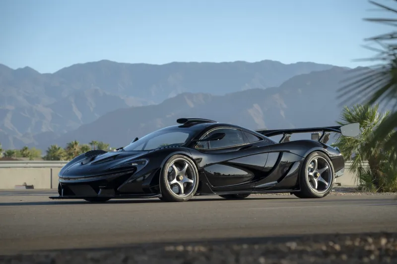 Этот P1‑based homage McLaren F1 GTR является одним из четырёх существующих экземпляров