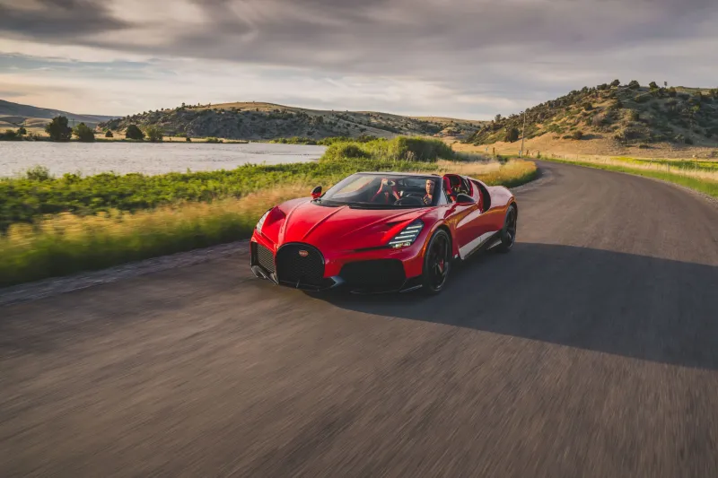 Эксклюзивный родстер Bugatti с двигателем W16 в деталях